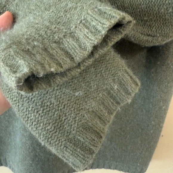 Eddie Bauer Green Lamb’s Wool & Angora Green Sweater - Picture 5 of 6